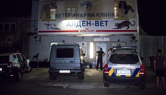 Били огнетушителем и резали ножом: СМИ рассказали о страшном нападении в киевской клинике и показали фото