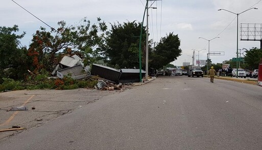 В Мексике грузовик влетел в толпу людей: несколько погибших, десятки раненых