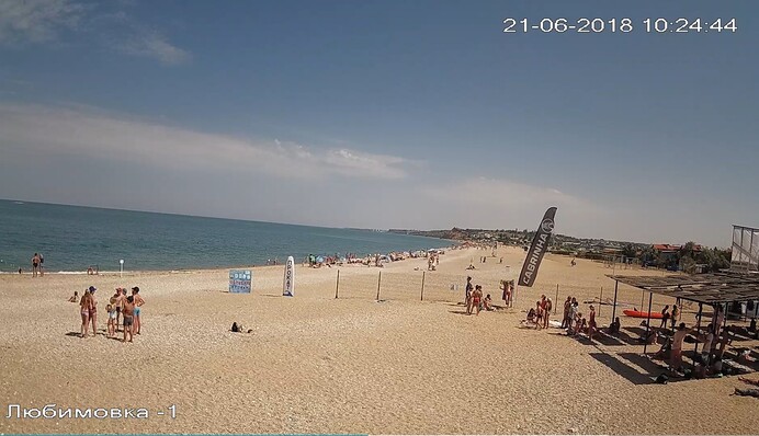 Всі на тренуванні: в мережі показали нове фото пляжу в Криму