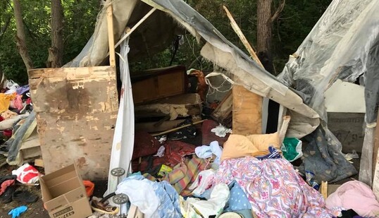 В сети показали фото последствий нападения на лагерь ромов во Львове