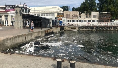 Море перетворилося на смітник: в мережі показали жахливі фото з Криму