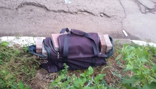 Знімав бруківку в центрі міста: в мережі показали фото і відео незвичайного злодія