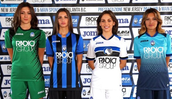 Горячие красотки ярко презентовали форму европейского футбольного клуба: опубликованы фото