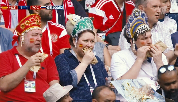 Известный певец сатирическим клипом высмеял истерию в России по поводу побед сборной на ЧМ-2018: опубликовано видео