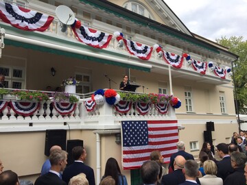 Чотири кандидати в президенти засвітилися на святі посольства США: фото