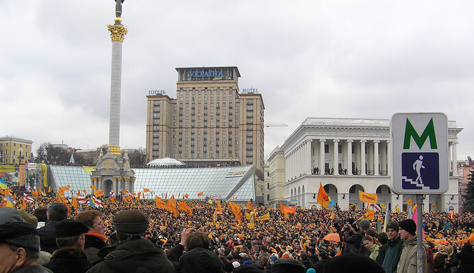 Хто придумав помаранчеві стрічки на Майдані: політики зчепилися через слова російського політтехнолога