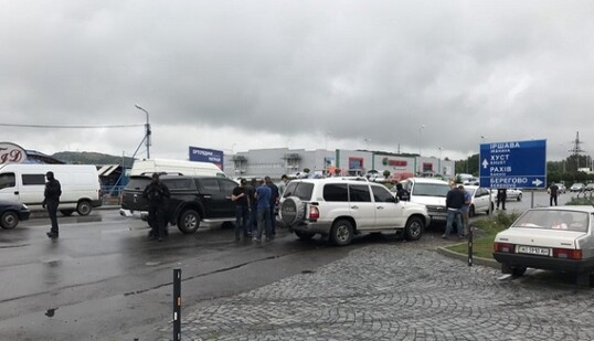 В Мукачево полиция устроила погоню со стрельбой: опубликованы фото и видео