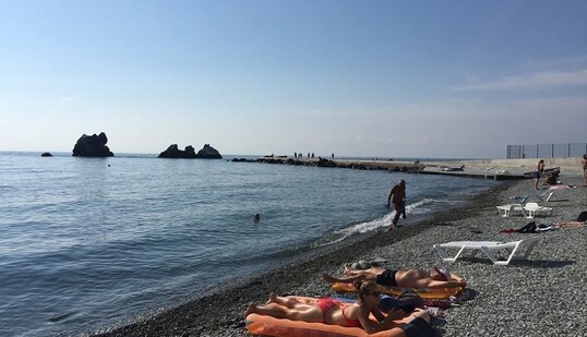 Гарний несезон: з'явилися нові липневі фото пляжів в Криму