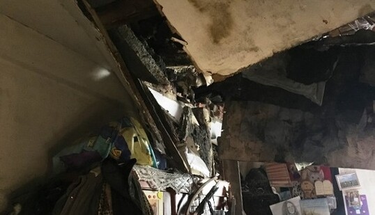 В многоквартирном доме в Житомире обвалился потолок: подробности и фото с места ЧП