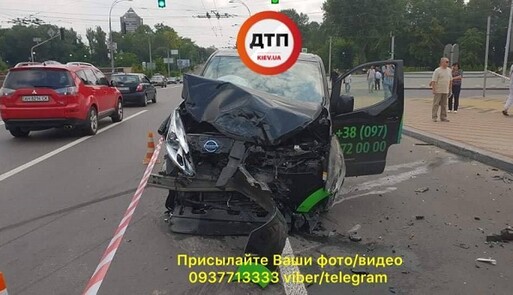 Авто отбросило на тротуар: опубликованы фото и видео нового смертельного ДТП в Киеве