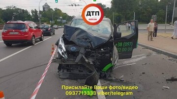 Авто відкинуло на тротуар: опубліковано фото і відео нової смертельної ДТП в Києві