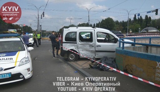 Авто летіло на червоне світло: з'явилися нові фото і відео смертельної ДТП з пішоходами в Києві