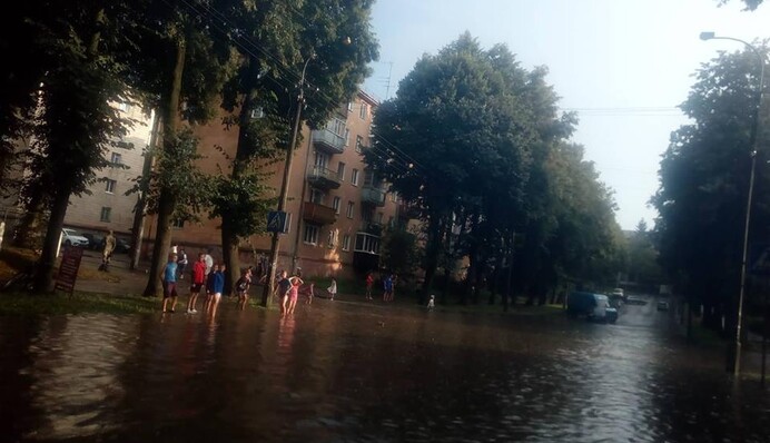 Еще один украинский город оказался под водой из-за мощного ливня: опубликованы фото и видео потопа
