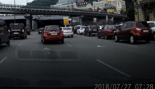 В Киеве из-за крестного хода образовались огромные пробки: опубликованы фото и карта