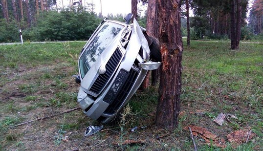 Стало відомо про жорстку ДТП з автобусом українського телеканалу: в мережі з'явилися фото