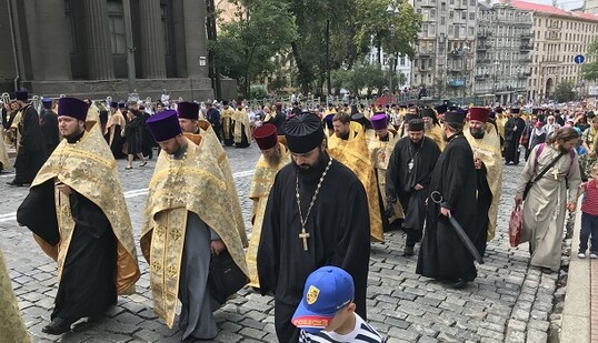 У Києві проходить Хресна хода УПЦ МП: опубліковано фото і відео