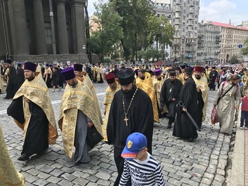 У Києві проходить Хресна хода УПЦ МП: опубліковано фото і відео