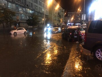 Потужна злива затопила десятки вулиць у Києві, "потонуло" багато автомобілів: фото і відео