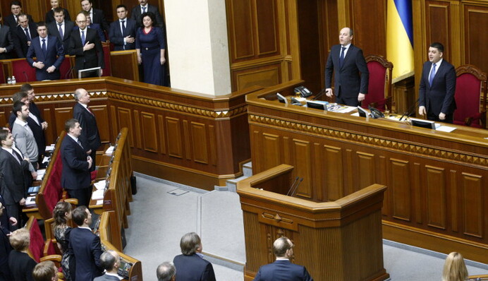 ​Гройсман закрыл первую сессию Рады и открыл вторую (фото)