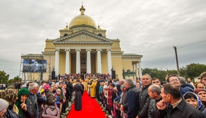 В родном городе Порошенко освятили старейший собор