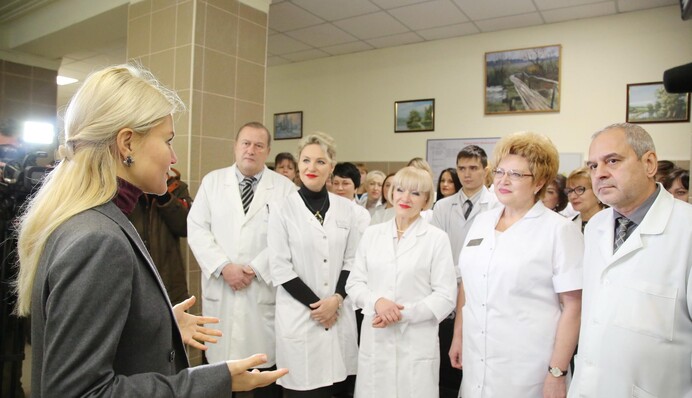 Світлична пообіцяла продовжити відновлення лікарень в Харківській області