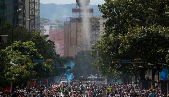 Лідер "майдану" у Венесуелі оголосив себе президентом: фото, відео і останні подробиці