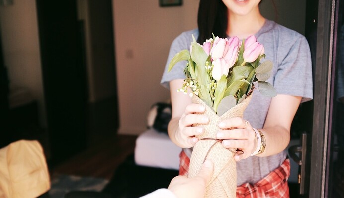 Все на 8 Березня: привітання, листівки, подарунки та ідеї