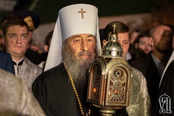 Як пройшла великодня ніч в Києво-Печерській лаврі: фото і відео