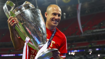 Легенда мирового футбола объявил о завершении карьеры: фото и видео