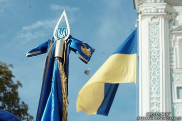 ​Зеленський, діти і "літаюча" зброя: ексклюзивні фото Дня прапора в Києві