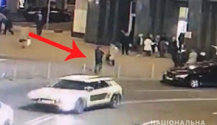 У Києві іноземець влаштував різанину на Майдані: опубліковано фото та відео