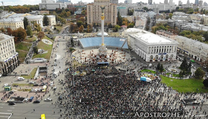 В Киеве собирается вече против скандальных договоренностей по Донбассу: онлайн видео трансляция