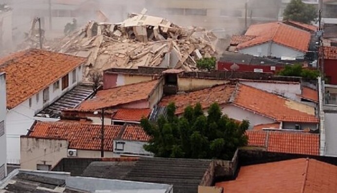 Момент смертельного обвалення багатоповерхівки в Бразилії потрапив на відео