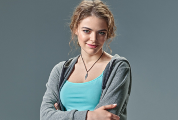 Заставили лететь обратно: в Украину не пустили известную российскую актрису