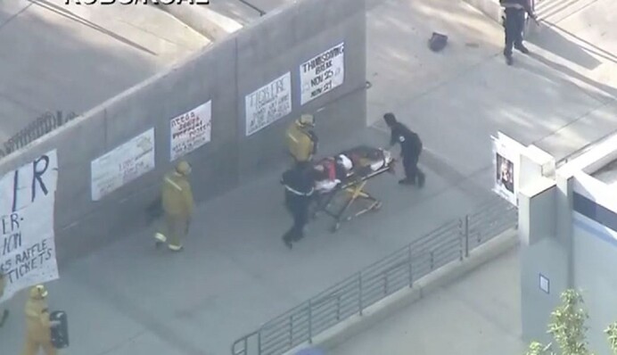 Невідомий влаштував бійню в американській школі: фото і відео з місця стрілянини