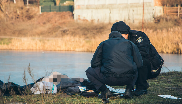 Була майже голою: спливли нові деталі і кадри з місця загадкової загибелі дівчини в Києві