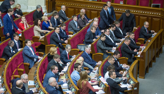 Рада приняла инициативы Порошенко по «особым районам» Донбасса