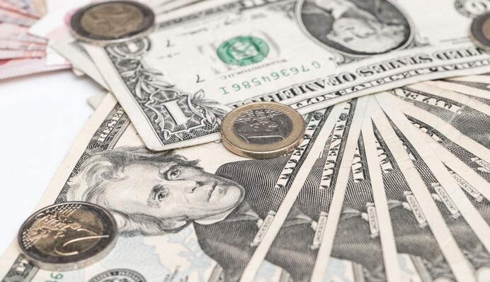 Гривна продолжает падение: курс валют от НБУ и на черном рынке