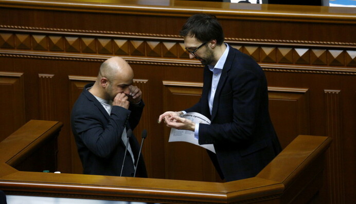 В Раде заблокировали трибуну