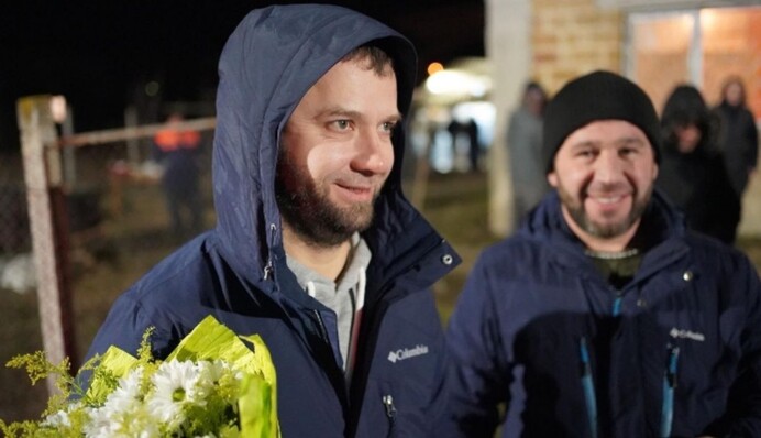 Крымские татары встретили одного из первых узников Кремля после 5 лет тюрьмы: фото