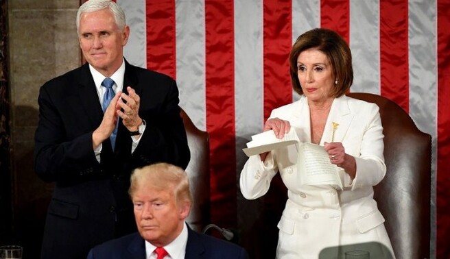 Трамп не пожал руку своей оппонентке в Конгрессе, она 