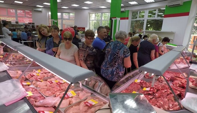 Скільки українці витрачають на їжу і що купують: з'явилися цікаві дані