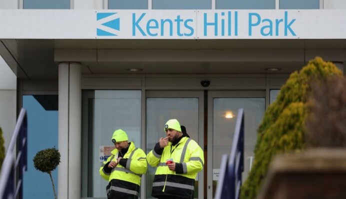 Ніякої паніки і протестів: як в Британії зустрічають евакуйованих з Китаю, фото