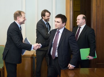 Порошенко подписал закон по обеспечению оружием украинских миротворцев