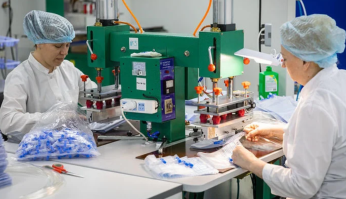 Україна по захворюваності на коронавірус повторює сценарій однієї з країн ЄС: подробиці