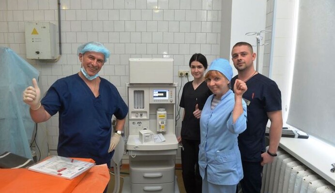 Киевская клиническая больница №15 получила новый наркозно-дыхательный аппарат от Бориса Ложкина