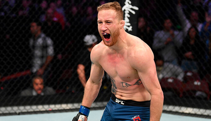 Самый ожидаемый бой года в UFC завершился невероятной сенсацией