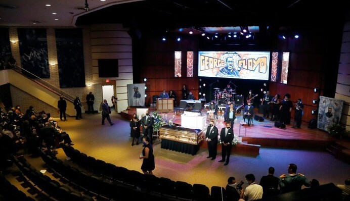 В США прощаются с Джорджем Флойдом, убитым полицейскими: фото и видео