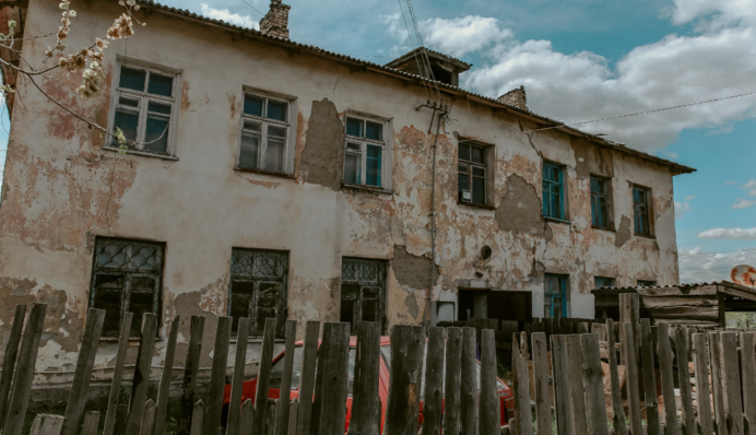 Схоже на Чорнобиль: опубліковано депресивні фото житлового 