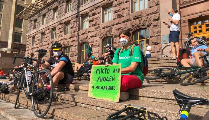 Хватит смертей! Под стенами мэрии Киева устроили серьезный бунт, фото